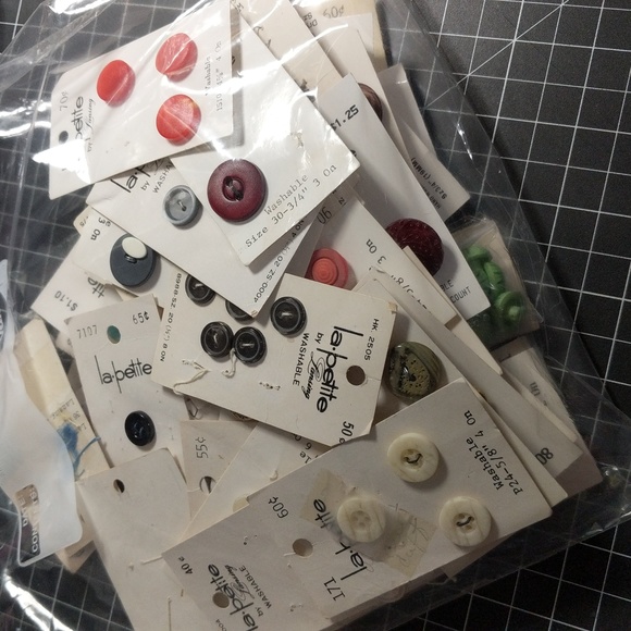 Massive vintage button bundle close to 5lbs - Picture 5 of 13